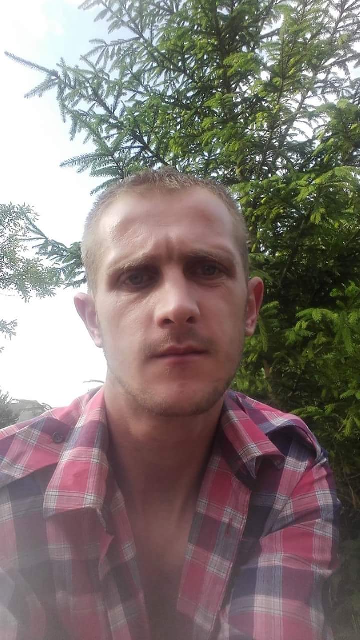 Mergina ieško vaikino
