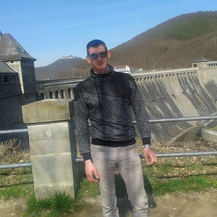 Vaikinas ieško merginos