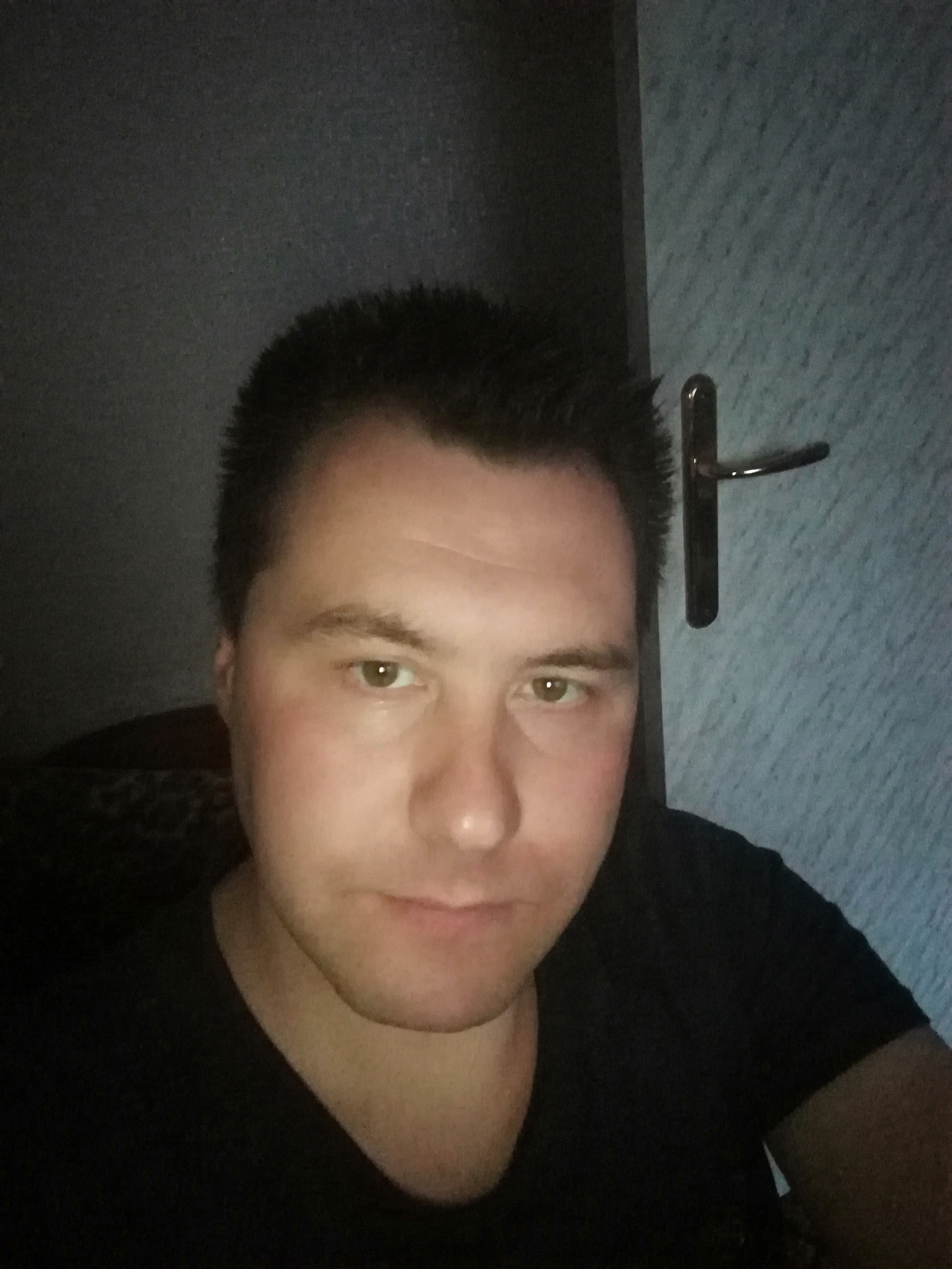 Mergina ieško vaikino